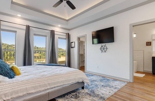 Royal House | Luxury getaway at Sunset Cove!