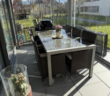 Cham Apartment | Luxuriöse 3,5-Zimmer Wohnung für Familien und Geschäftsreisende mit Glasfaser-Internet