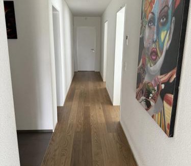 Cham Apartment | Luxuriöse 3,5-Zimmer Wohnung für Familien und Geschäftsreisende mit Glasfaser-Internet
