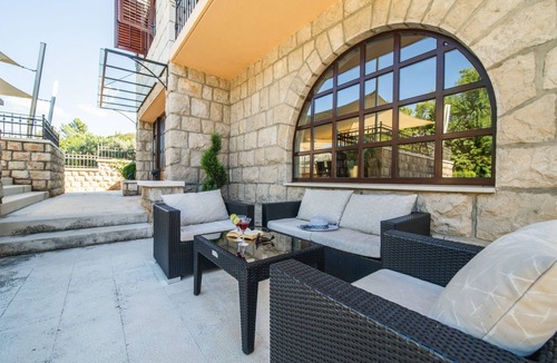 Babin Kuk House | Luxuriöse Villa am Strand in Dubrovnik mit Pool by Interhome