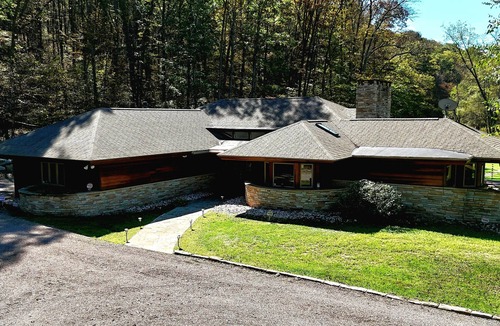 Farmington House | Luxuriant Frank Lloyd Wright Inspired Accommodations-The Dream House