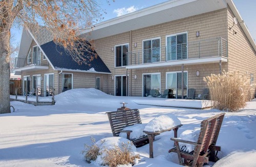 Lotbiniere Regional County Municipality Ski Chalet | Luxurious chalet right on the water.
