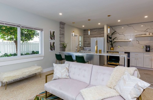 Surfside Condo | Luxurious 1 Bdrm