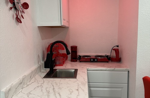 Lauderdale Lakes Apartment | Luxurious 1 bedroom studio