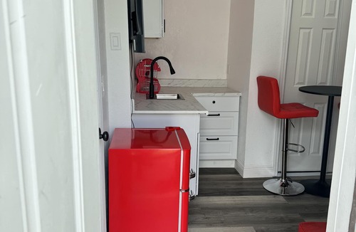 Lauderdale Lakes Apartment | Luxurious 1 bedroom studio