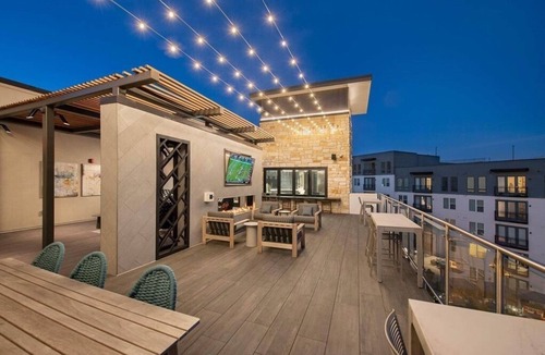 Addison Apartment | Luxurious 1 bedroom in Dallas Area! Free Wi-Fi, Fitness Center and much more!