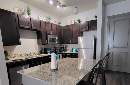 Fort Worth Cultural District Apartment | Luxurious, 1 bedroom near Downtown & Dickies Arena