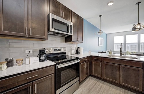 Fishers Apartment | *LUXURIOUS 1BED/1BATH - KING BED* -POOL