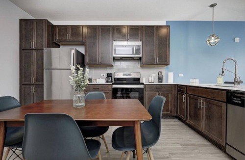 Fishers Apartment | *LUXURIOUS 1BED/1BATH - KING BED* -POOL