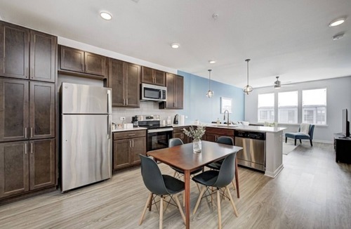 Fishers Apartment | *LUXURIOUS 1BED/1BATH - KING BED* -POOL