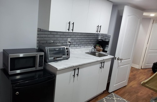 Mount Pleasant Apartment | Luxurious 1BR+1BA Apt., Modern, Bright, w. parking