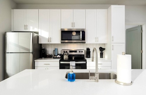 Pflugerville Apartment | Luxurious 1BR Gem – Steps from the Action