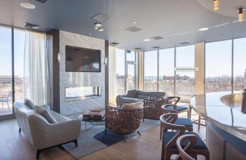 Revere Apartment | Luxurious 1BR, Pool, Gym, nr Blue Line