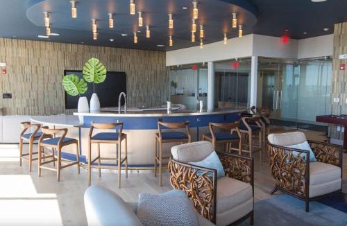 Revere Apartment | Luxurious 1BR, Pool, Gym, nr Blue Line