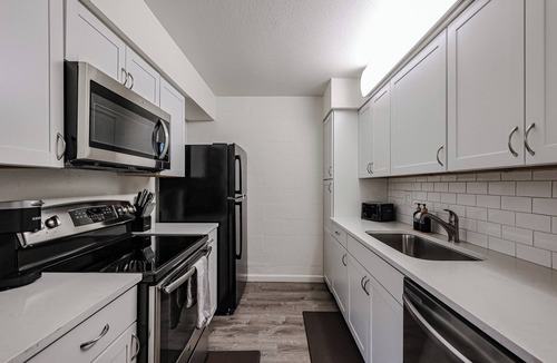 Entertainment District Apartment | Luxurious 1BR Retreat w/Sofa Bed | Downtown