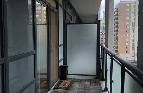St. Lawrence Condo | Luxurious 1DB Condo Minutes Away From The CN Tower
