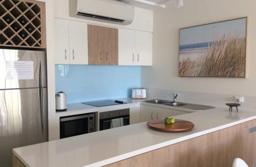 Palm Cove Apartment | Luxurious 2.5 Bed APT with Fab Beach Club Resort Views