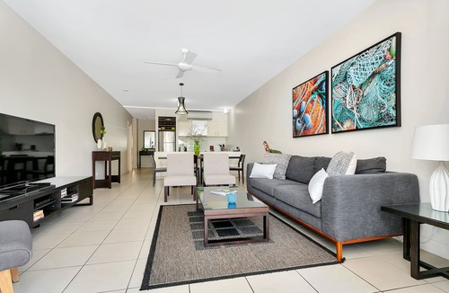 Palm Cove Apartment | Luxurious 2.5 Bed APT with Fab Beach Club Resort Views