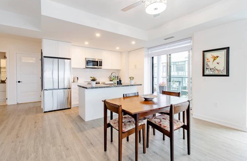 Innisfil Condo | Luxurious 2-Bed, 2-BA Modern & fully Furnished