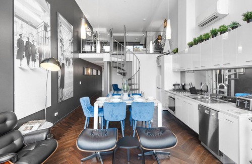 Maribyrnong Apartment | Luxurious 2-Bed Loft with Waterside Views