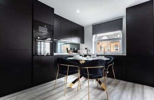 Staines Apartment | Luxurious 2 Bedroom Apartment