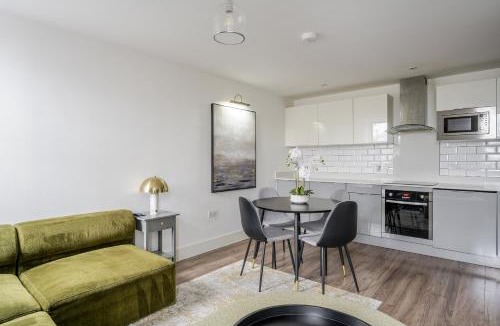 Great Baddow Apartment | Luxurious 2 Bedroom Apartment with Free Parking, Sky TV, Sports, Movies & Netflix