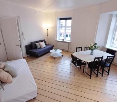 Aalborg Midtby Apartment | Luxurious 2 bedroom apartment near Jomfru Ane Gade