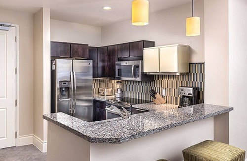 Las Vegas Condo | Luxurious 2-Bedroom Condo w/Kitchen, Pool, 24/7 Free Shuttle to Strip