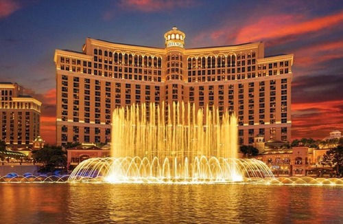 Las Vegas Condo | Luxurious 2-Bedroom Condo w/Kitchen, Pool, 24/7 Free Shuttle to Strip
