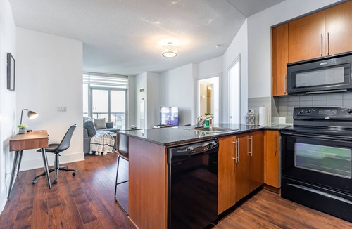 Downtown Mississauga Condo | Luxurious 2 Bedroom Condo