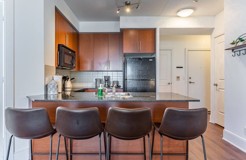 Downtown Mississauga Condo | Luxurious 2 Bedroom Condo