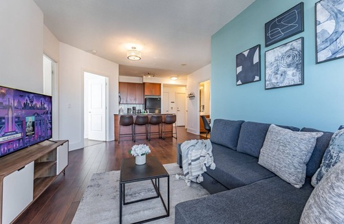 Downtown Mississauga Condo | Luxurious 2 Bedroom Condo