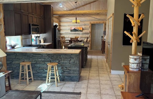 Cooke City-Silver Gate Apartment | Luxurious 2 Bedroom apt in Cooke City. Upper unit. Fabulous views.