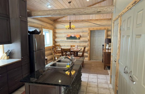 Cooke City-Silver Gate Apartment | Luxurious 2 Bedroom apt in Cooke City. Upper unit. Fabulous views.