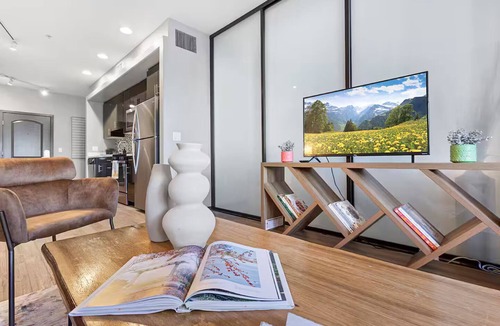 Westpark Apartment | Luxurious 2Bed 2Bath Retreat in Prestigious Irvine