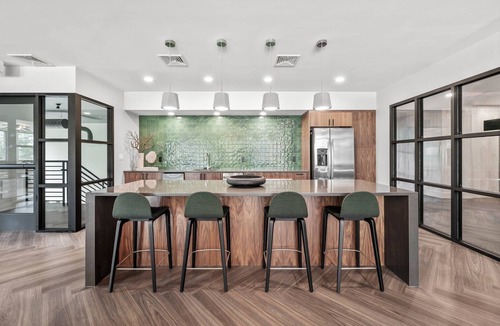 Inner Belt Apartment | Luxurious 2BR - 2BA Apt at Hyatus