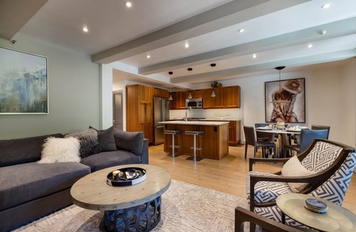 Aspen Condo | Luxurious 2BR 2BA with Breathtaking Views & A/C!