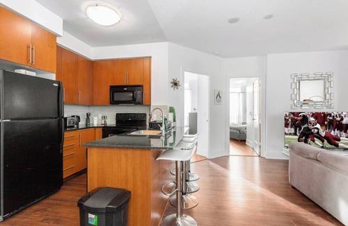 Downtown Mississauga Condo | Luxurious 2BR/2BATH Condo- Steps from Square One
