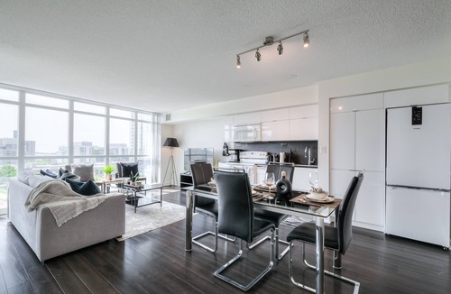 Bathurst Quay Apartment | Luxurious 2BR-2BATH,FreeParking,Lake View, Balcony