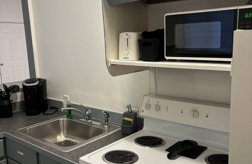 Durham House | Luxurious 2BR Apt. w/Shared Backyard Pool & Spa