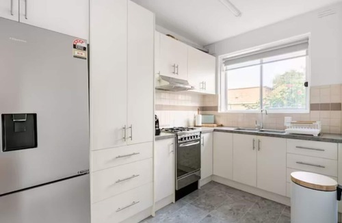 Moonee Ponds Apartment | Luxurious 2br: Near Showgrounds & Racecourse!
