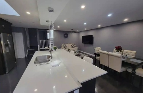 White Oaks House | Luxurious 3 Bed, 2 Bath Home with Heated pool.