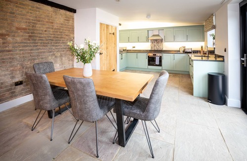 Little Stukeley Cottage | Luxurious 3-bedroom rustic barn conversion