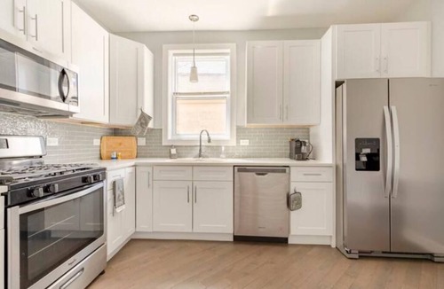 Greater Grand Crossing Apartment | Luxurious 3 Bedroom Getaway