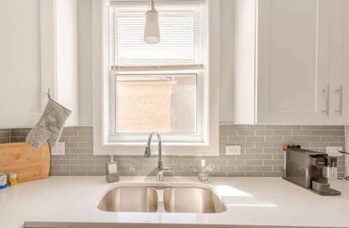 Greater Grand Crossing Apartment | Luxurious 3 Bedroom Getaway