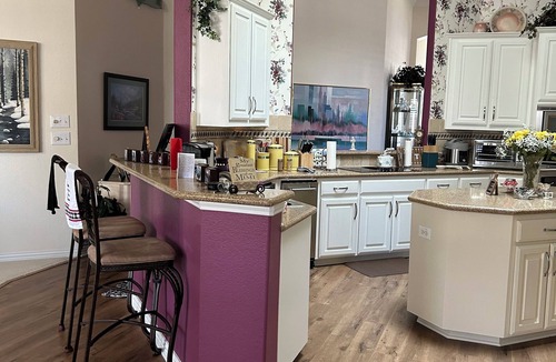 Mansfield House | LUXURIOUS 3 bedroom home in golf course community near BOTH WORLD CUP VENUES.