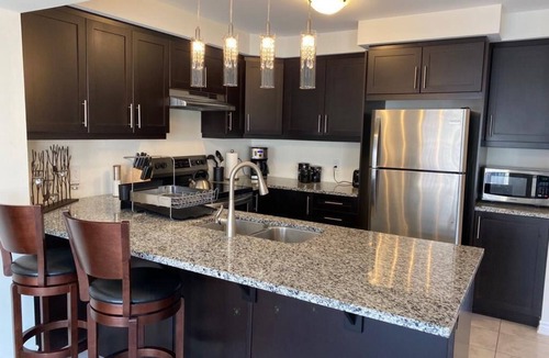 Cambridge House | Luxurious 3 bedroom Townhouse with free parking
