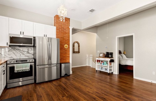 Near East Side House | Luxurious 3-bedroom house in downtown San Antonio near the Alamodome.