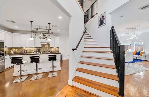 Washington Ave./ Memorial Park Villa | Luxurious 3BR 2.5BA Home with Hot Tub in Top Area