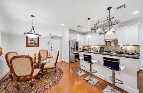 Washington Ave./ Memorial Park Villa | Luxurious 3BR 2.5BA Home with Hot Tub in Top Area